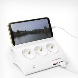 Ewent EW3935 настолен разклонител с 5 гнезда, 2 USB-A порта и ON/OFF бутон